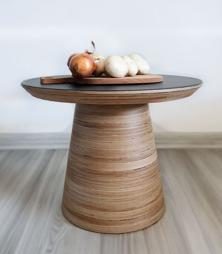 Firmaet Buryachkova-viser-bord-i-tre-fra-Ukrainsk-design