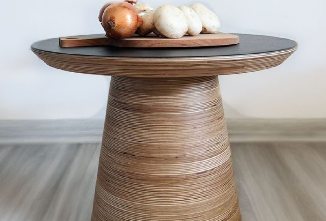 Firmaet Buryachkova-viser-bord-i-tre-fra-Ukrainsk-design