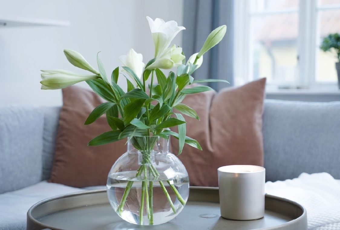 Blomsteroppsats-i-stuen-med-HANATABA
